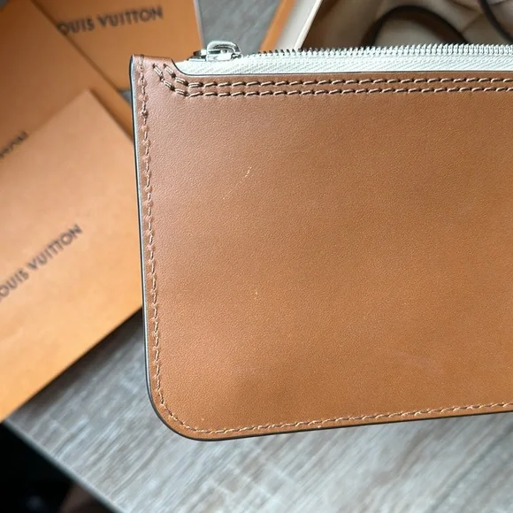 Louis Vuitton Authentic Limited Hina PM in Mahina Crème Shoulder Bag SOLD OUT - Picture 13 of 16